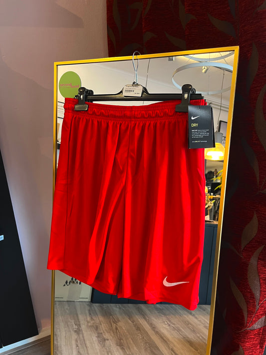 260-21 Short Nike rouge