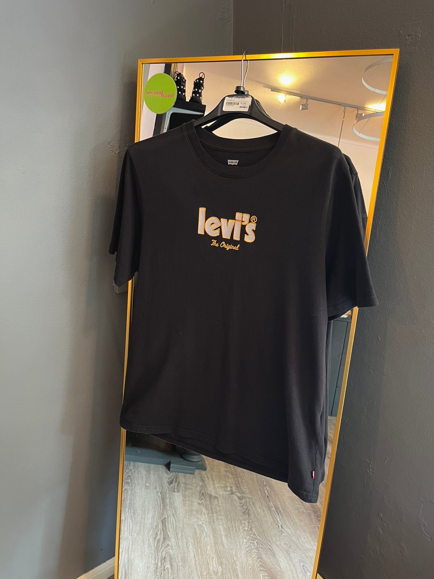 307-7 Levi’s t-shirt